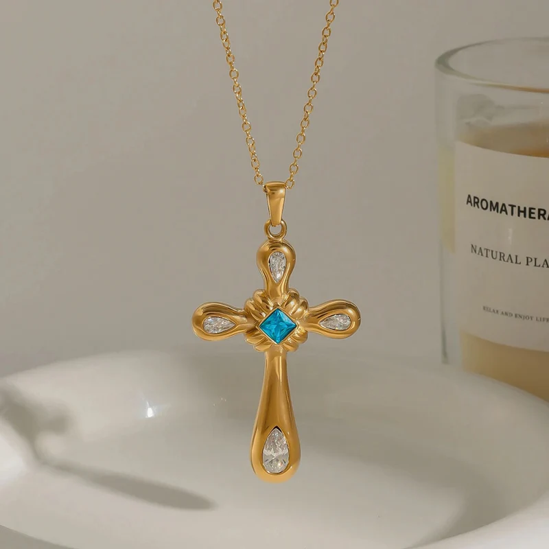 Collier Croix Dorée Pierre Bleue