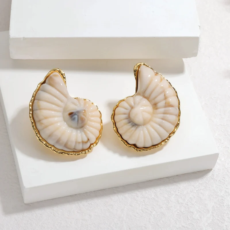 Boucles d'Oreilles Coquillage Ammonite Blanches