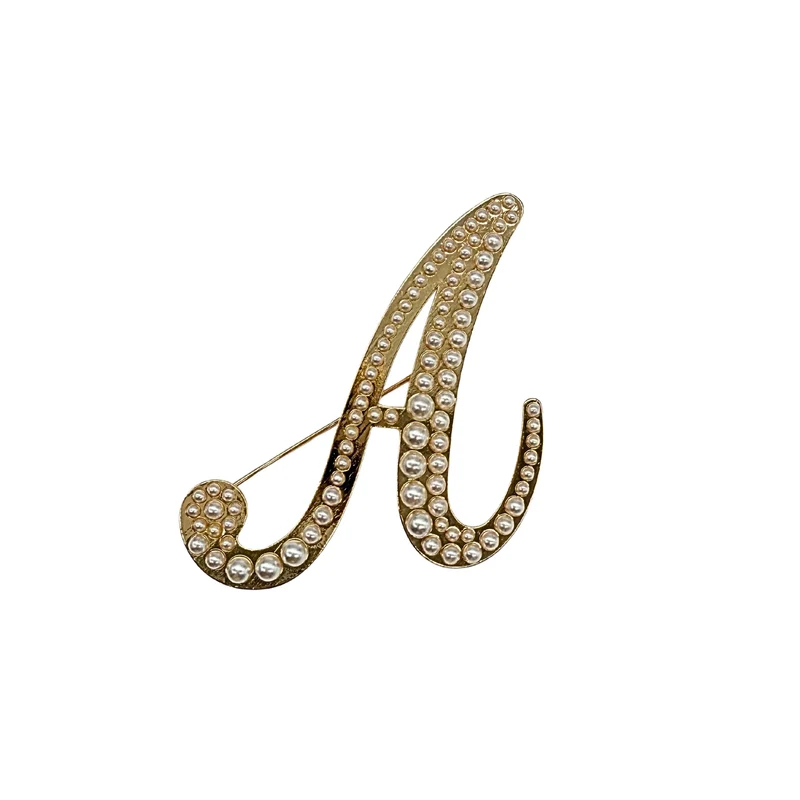 BROCHE "INITIALE PEARL"