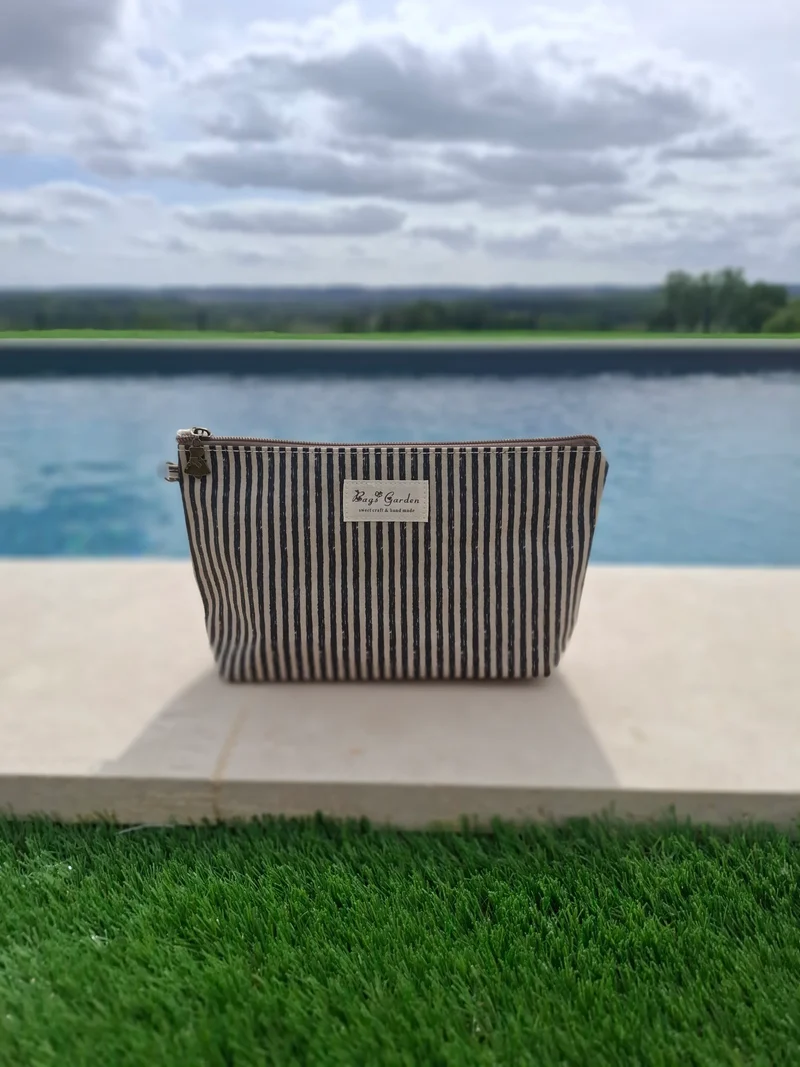 Pochette trousse rayée noire et blanche