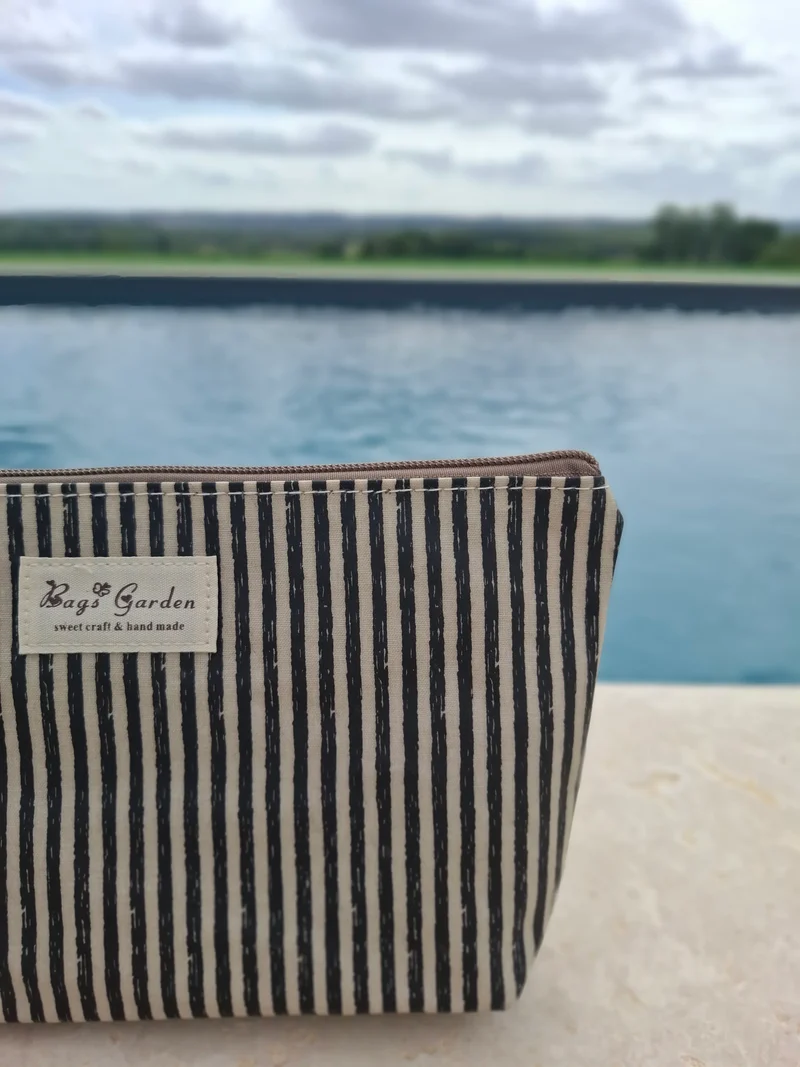 Pochette trousse rayée noire et blanche