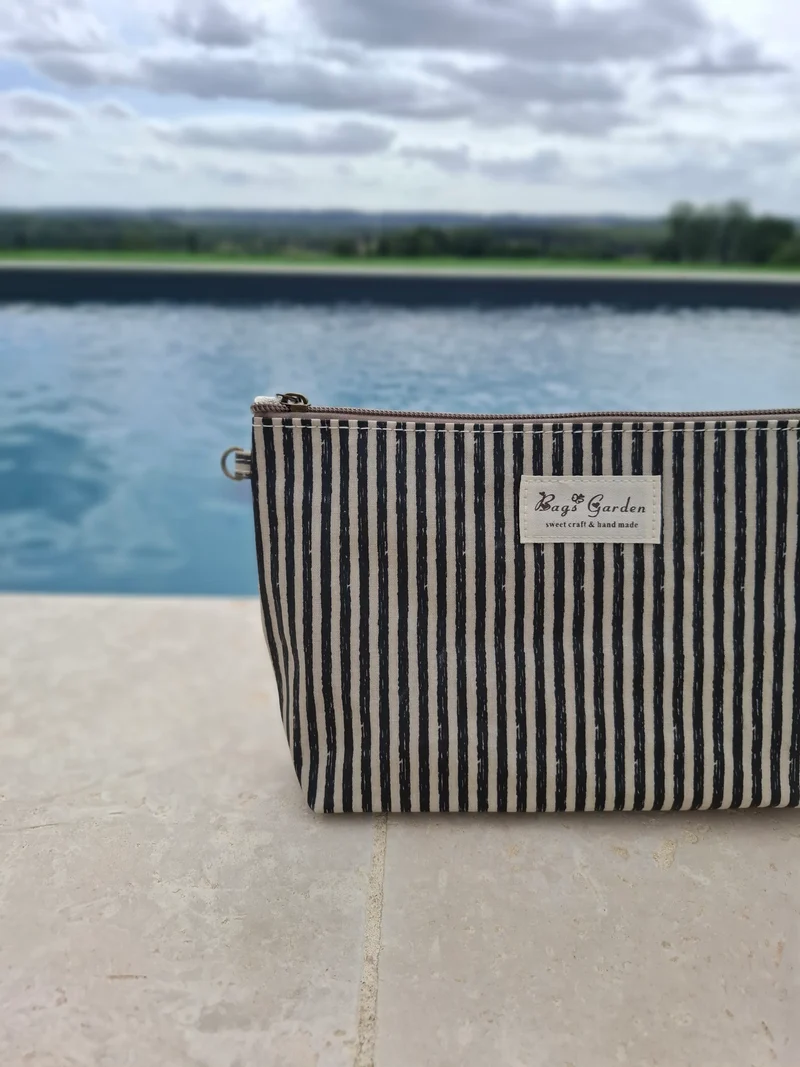 Pochette trousse rayée noire et blanche
