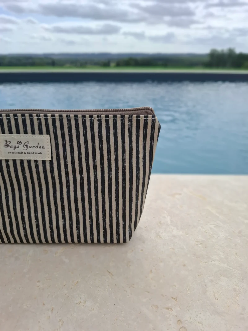 Pochette trousse rayée noire et blanche