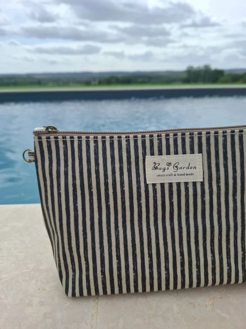 Pochette trousse rayée noire et blanche