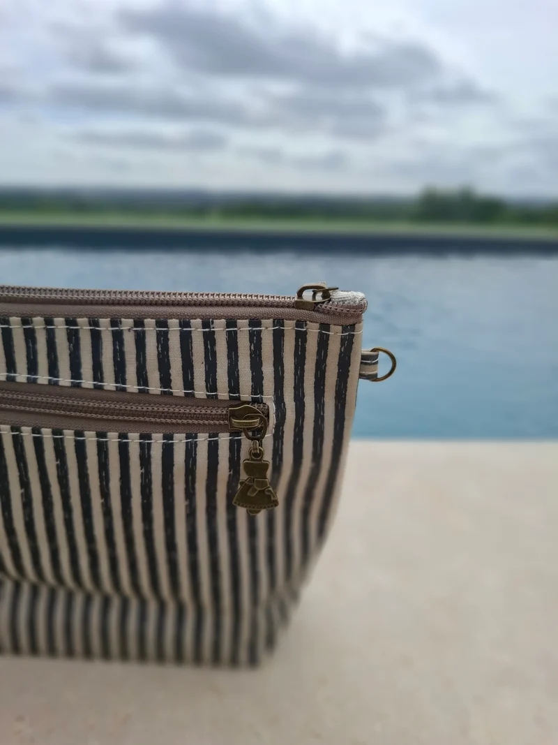 Pochette trousse rayée noire et blanche