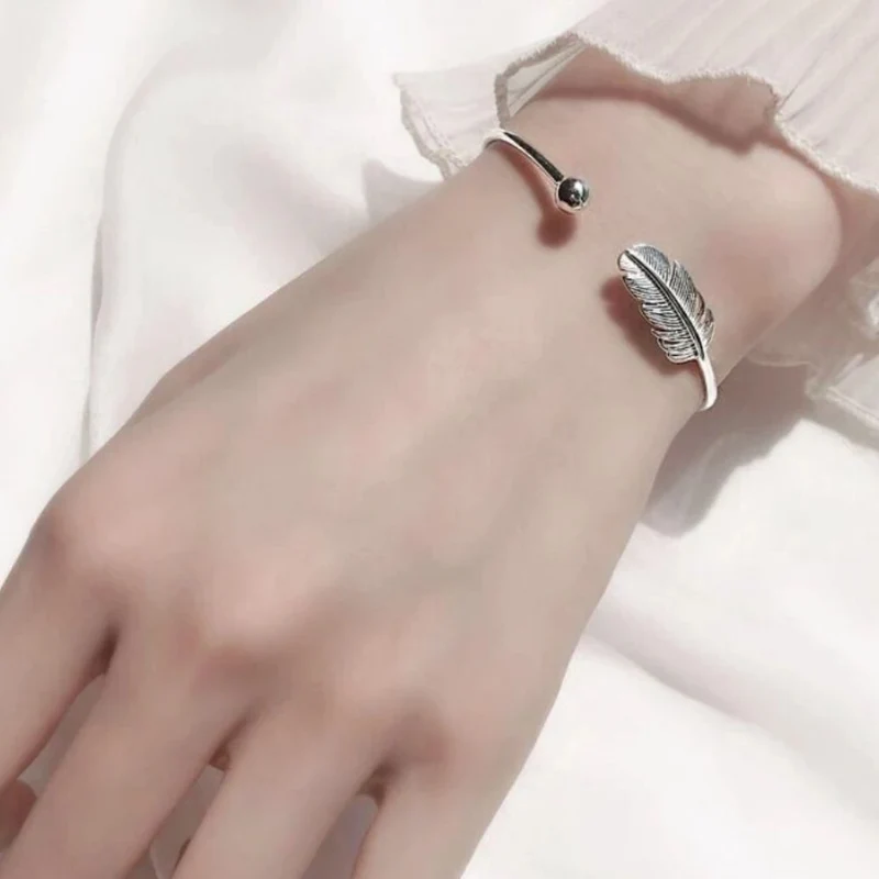 Bracelet jonc plume