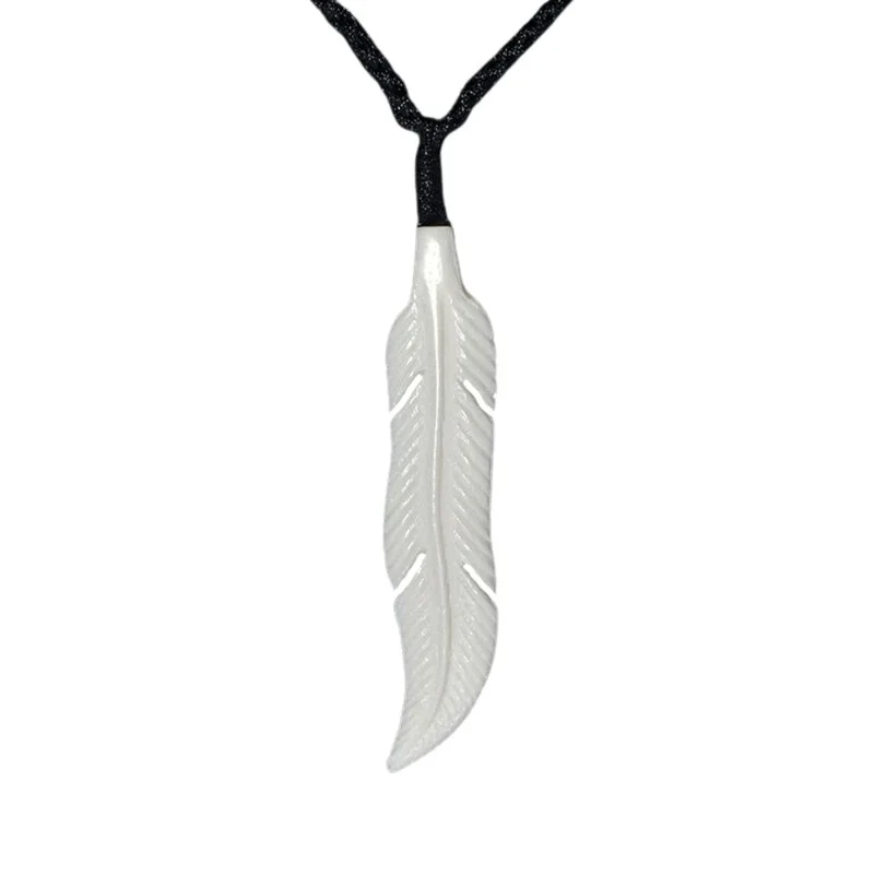 Collier avec Plume Blanche