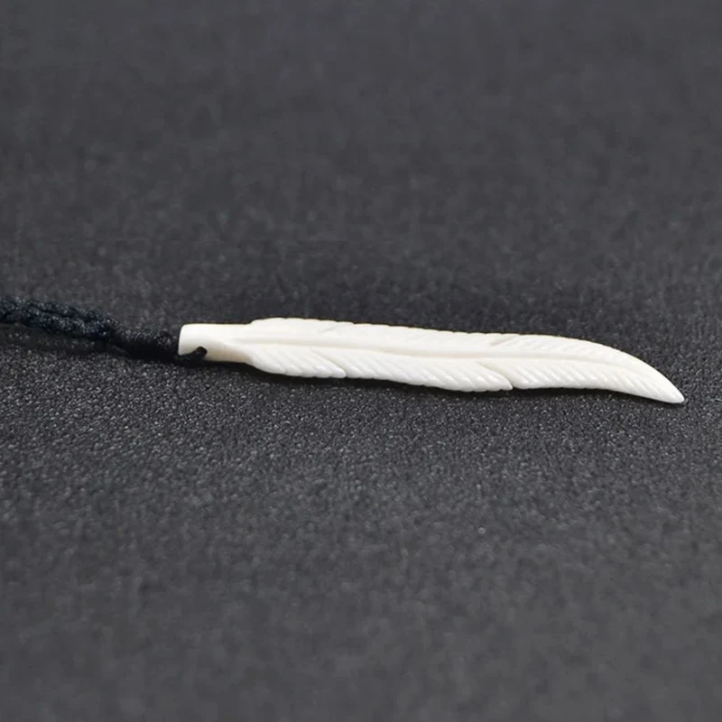 Collier avec Plume Blanche
