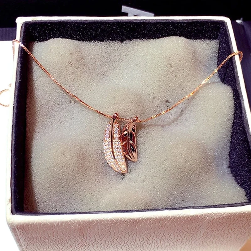 Collier Plume Rose