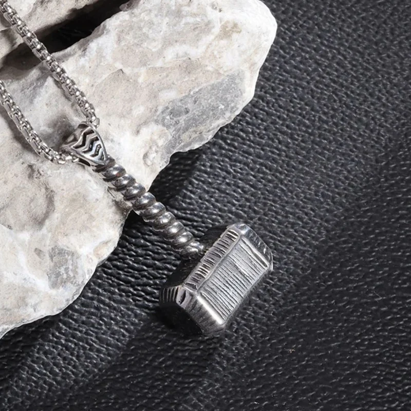 Collier Marteau Viking