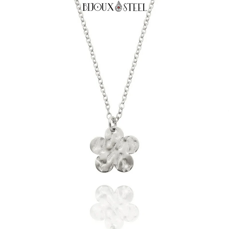 Collier à pendentif fleur martelée en acier inoxydable