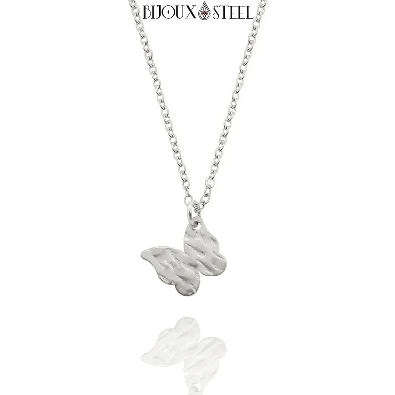 Collier à pendentif papillon martelé en acier inoxydable