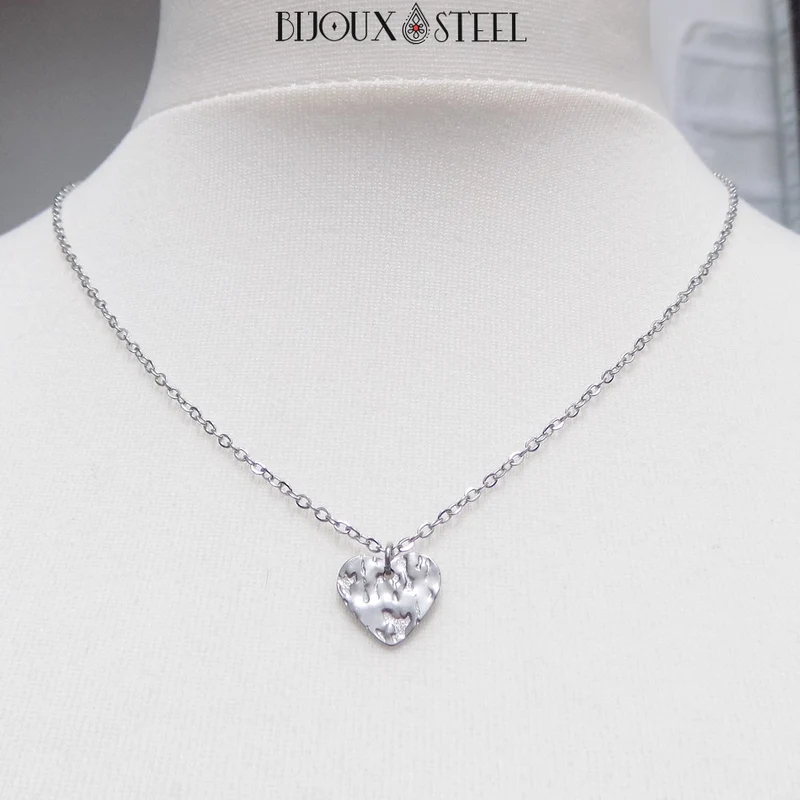 Collier à pendentif coeur martelé en acier inoxydable