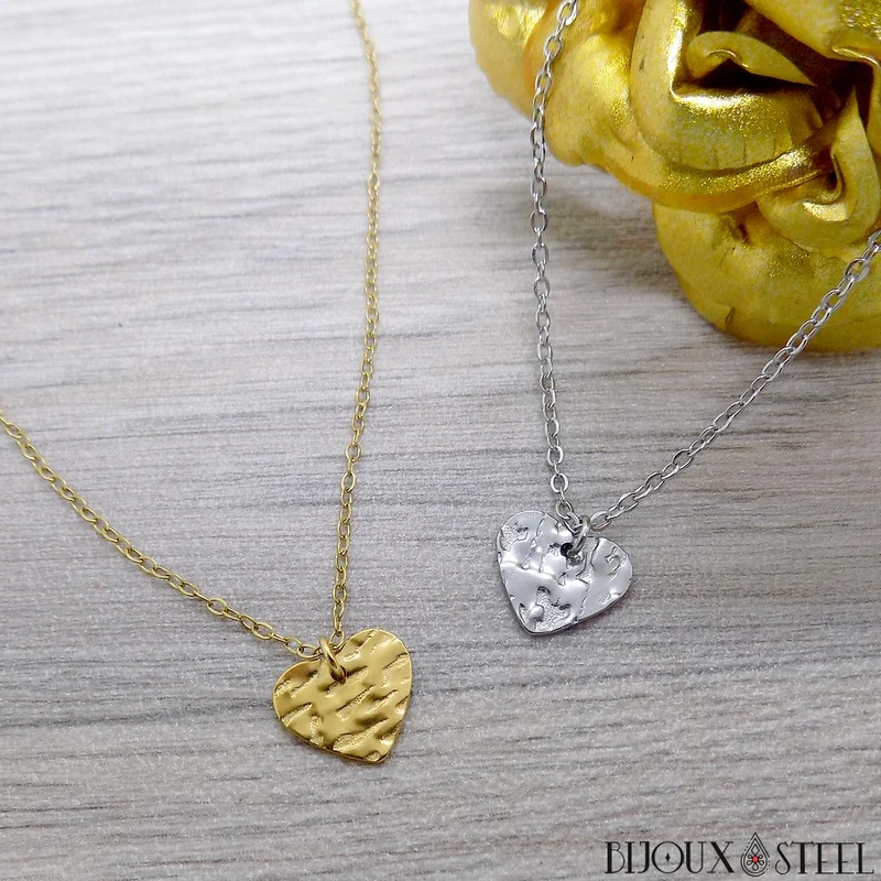 Collier à pendentif coeur martelé en acier inoxydable