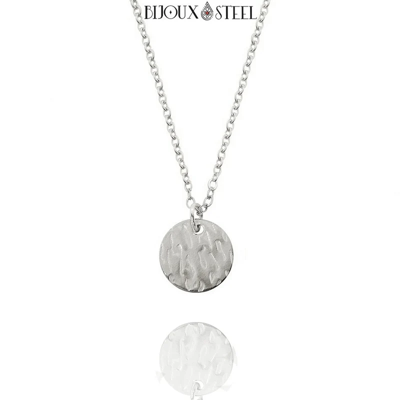 Collier à pendentif médaille martelée en acier inoxydable