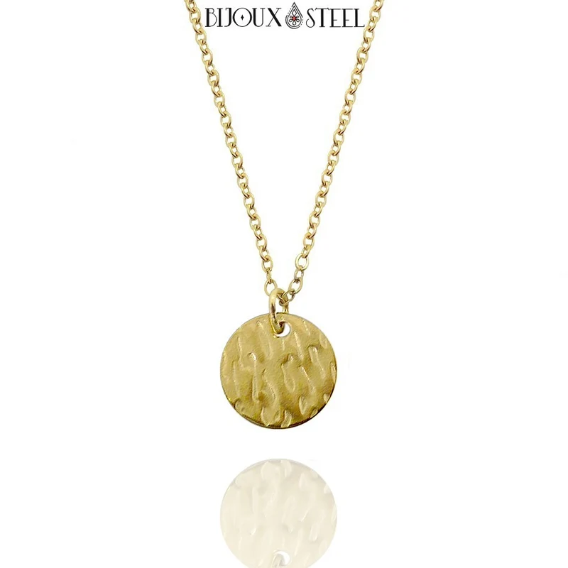 Collier à pendentif médaille martelée en acier inoxydable