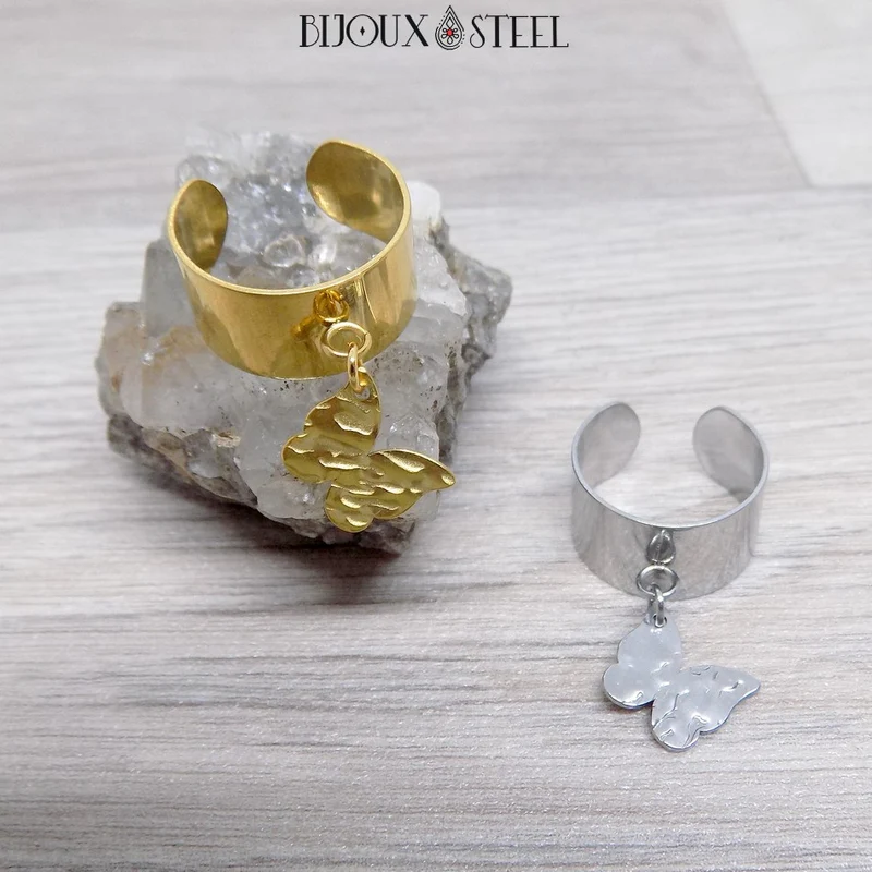 Bague large ajustable à pendentif papillon martelé en acier inoxydable