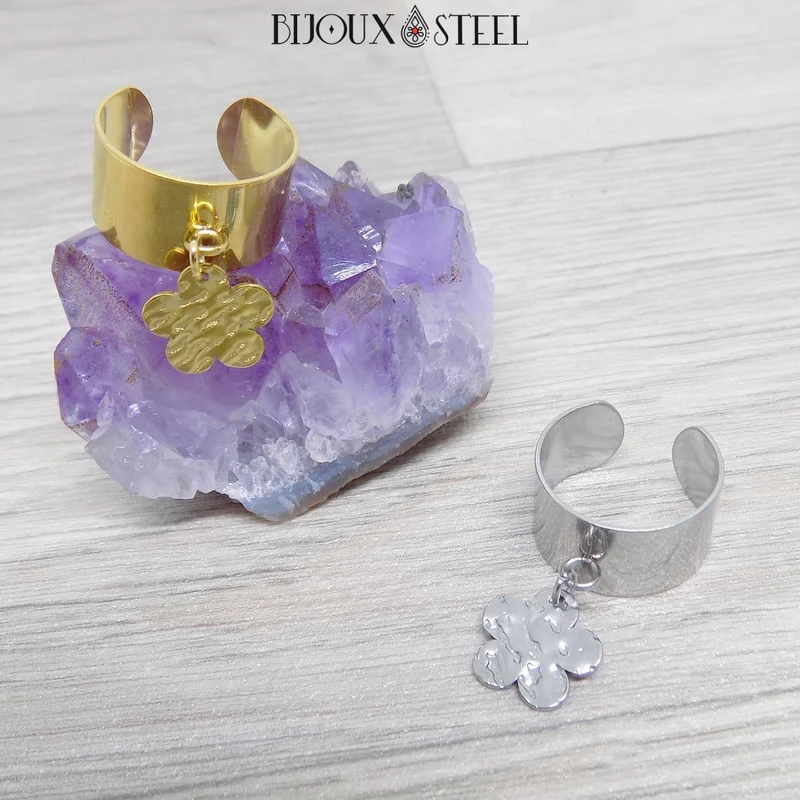 Bague large ajustable à pendentif fleur martelée en acier inoxydable