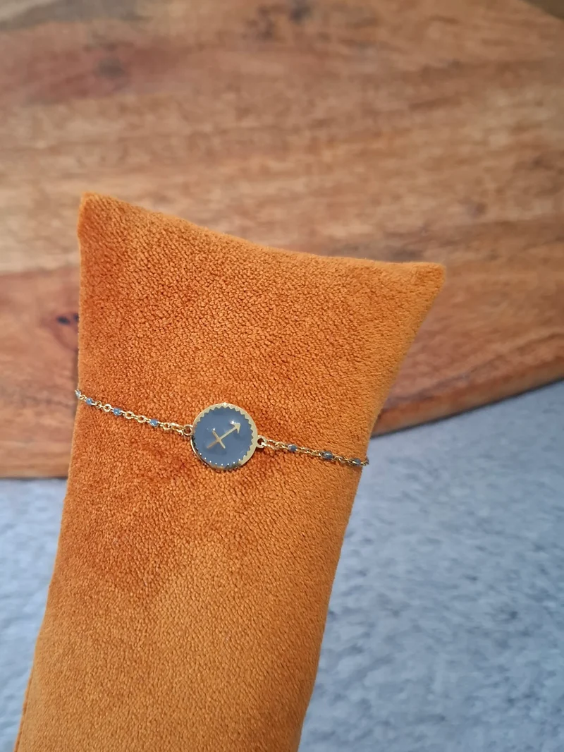 Bracelet chaîne fine signe astrologique coloré