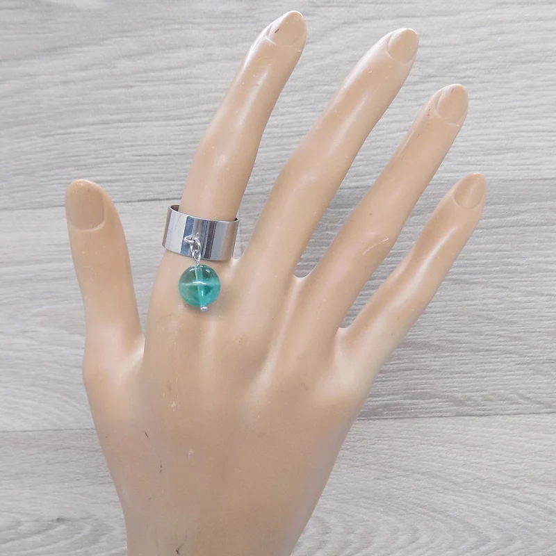 Bague large ajustable à perle de fluorite bleue