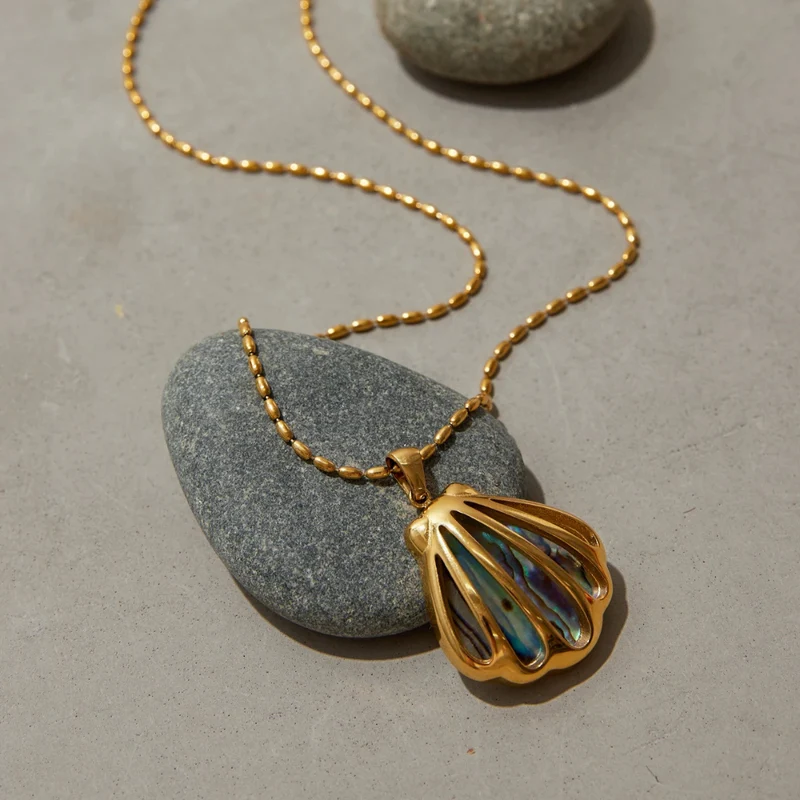 Collier Pendentif Coquillage Doré et Bleu