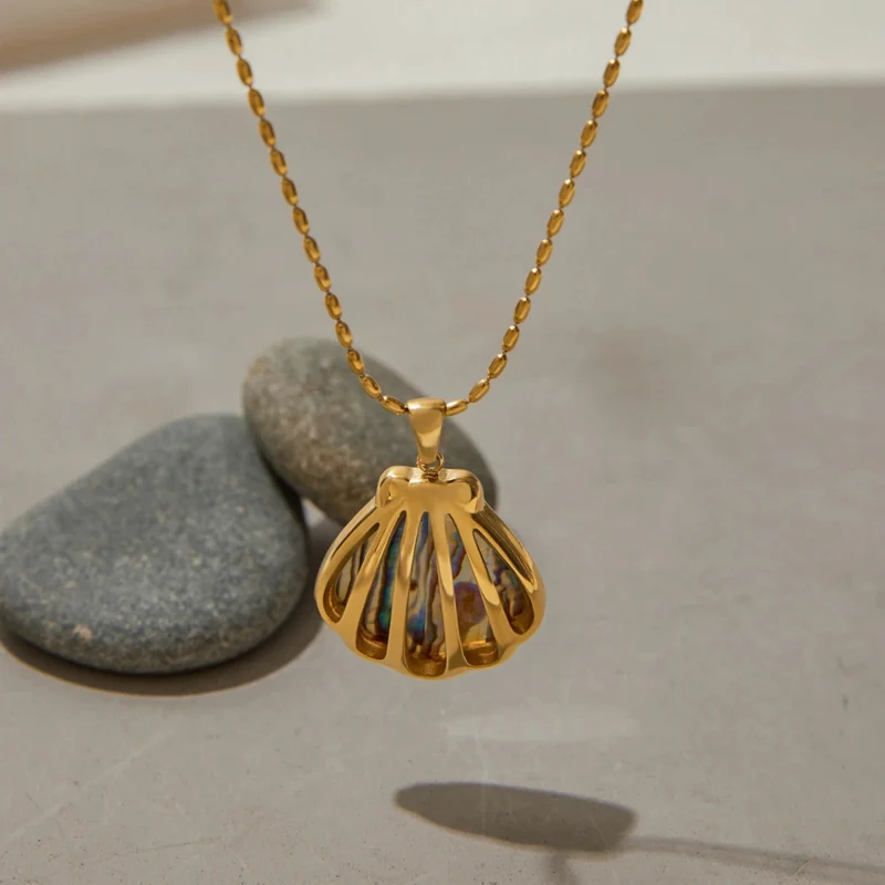 Collier Pendentif Coquillage Doré et Bleu