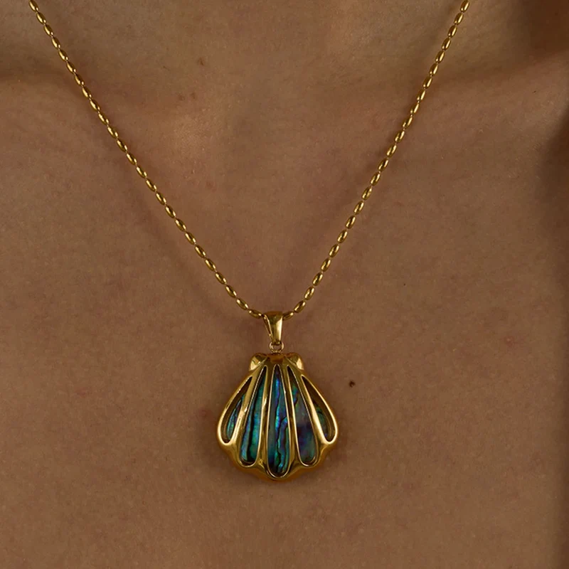 Collier Pendentif Coquillage Doré et Bleu