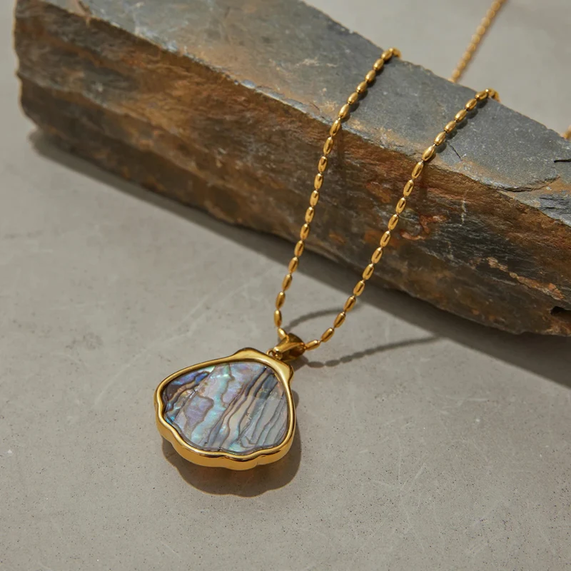 Collier Pendentif Coquillage Doré et Bleu