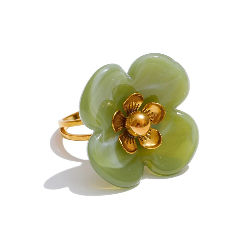 Bague Fleur Résine et Dorée