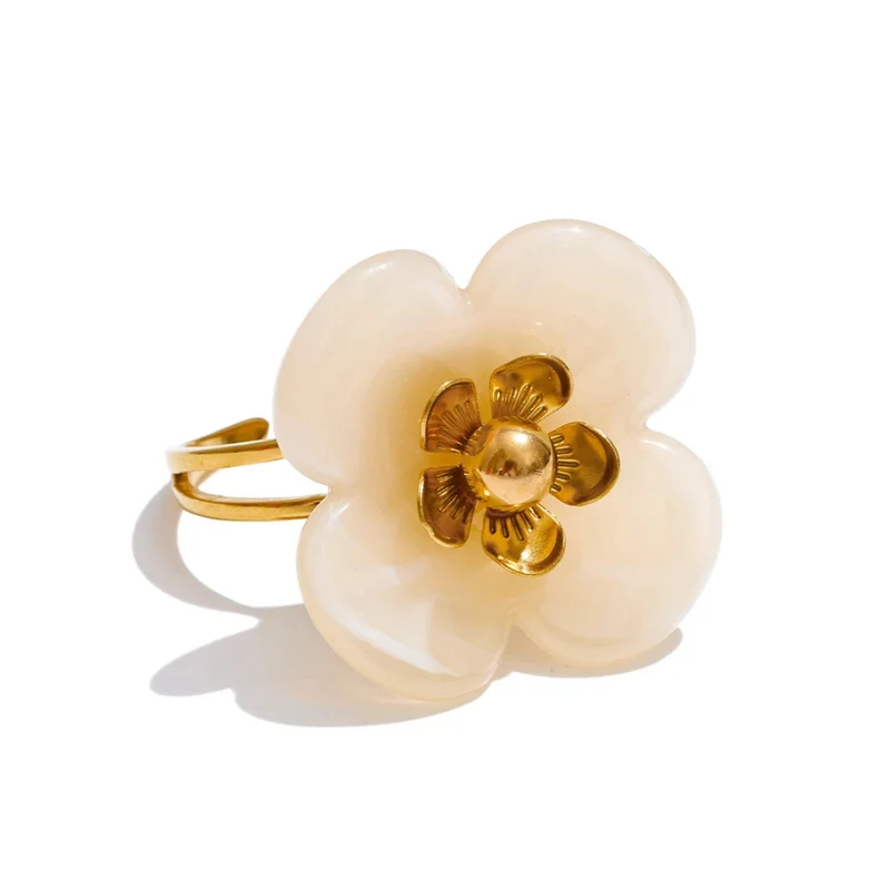 Bague Fleur Résine et Dorée