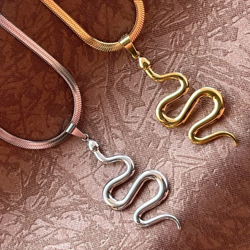 Collier Maille et Pendentif Serpent
