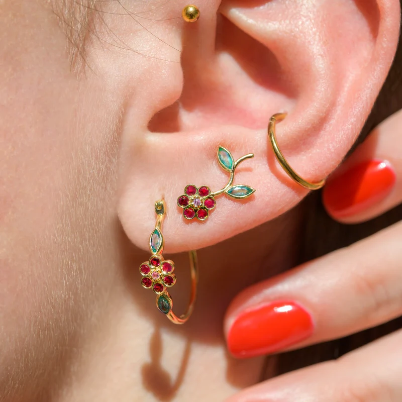 Miniflower Ear Jewel–Red (left ear)