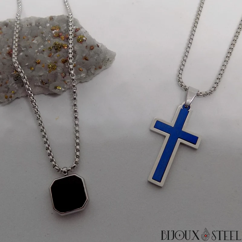 Collier à pendentif croix argentée et bleu électrique en acier inoxydable