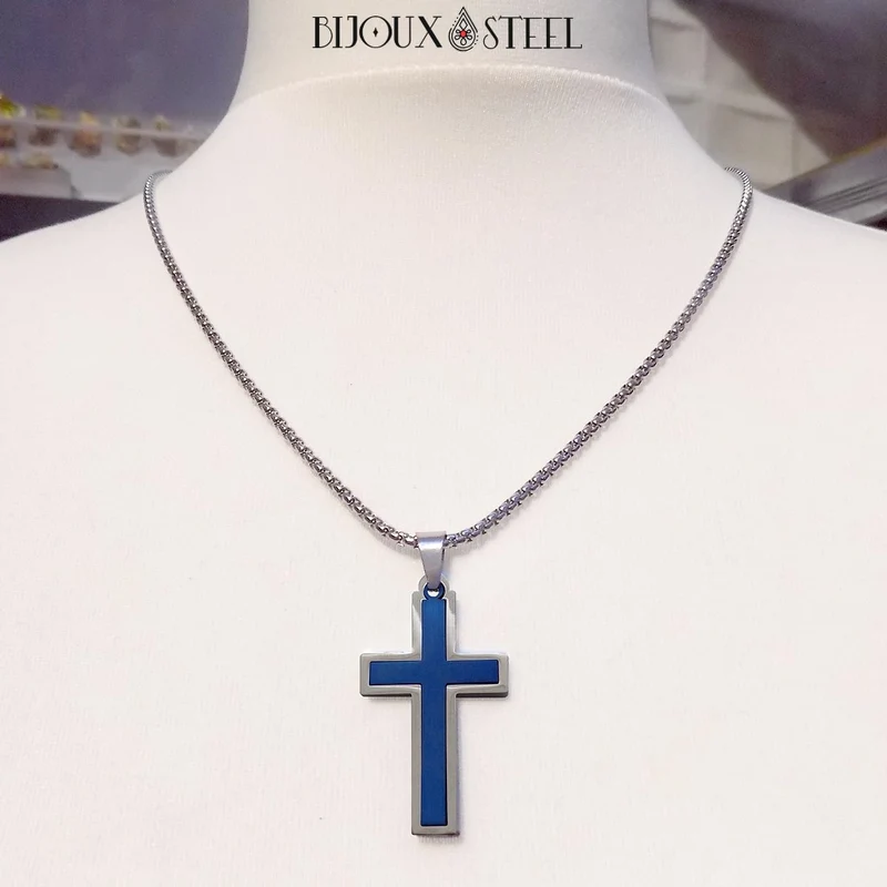 Collier à pendentif croix argentée et bleu électrique en acier inoxydable