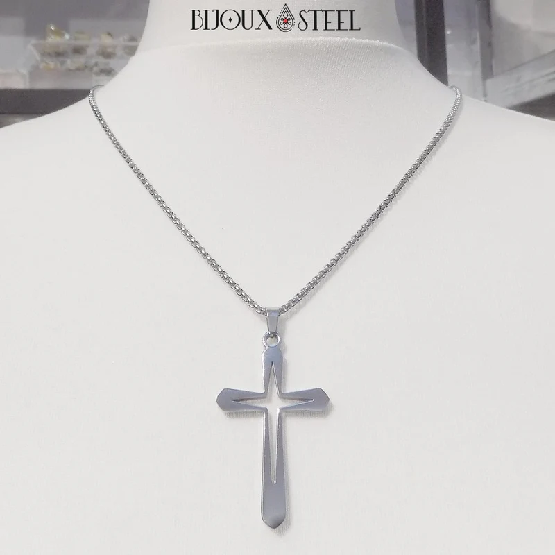 Collier homme croix creuse en acier inoxydable