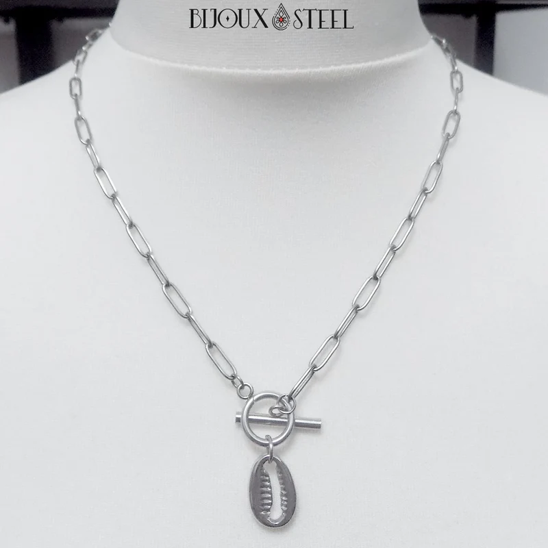 Collier maille trombone à pendentif cauri sur fermoir en acier inoxydable