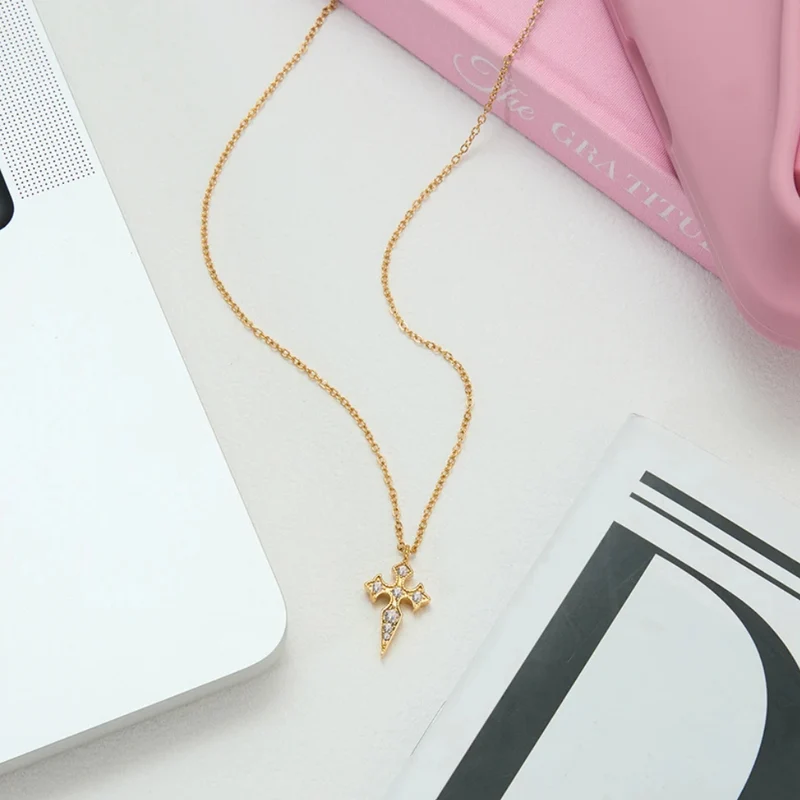 Collier Croix Pointue Femme