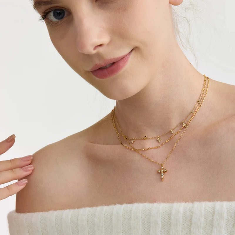 Collier Croix Pointue Femme