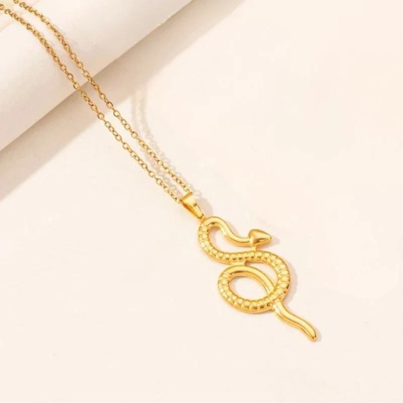 Collier Serpent Enroulé