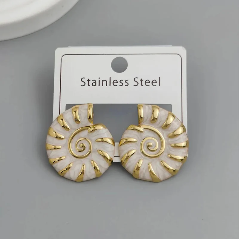 Boucles d'Oreilles Coquillage Or et Blanches