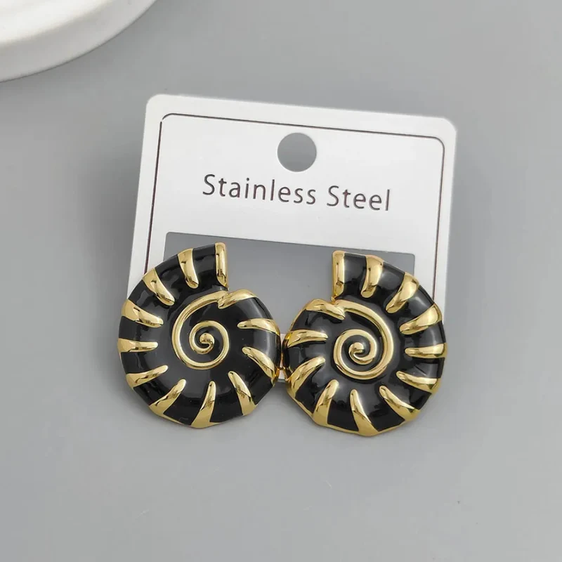Boucles d'Oreilles Coquillage Or et Noires
