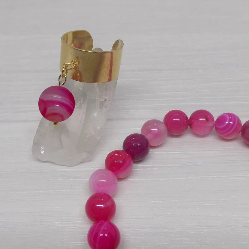 Bague large ajustable à perle d'agate magenta teintée