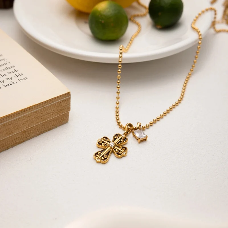 Collier Croix Vintage