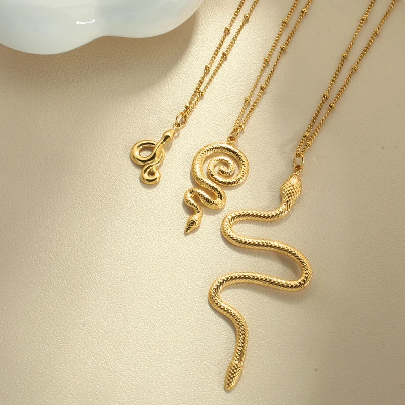 Collier pendentif long Serpent