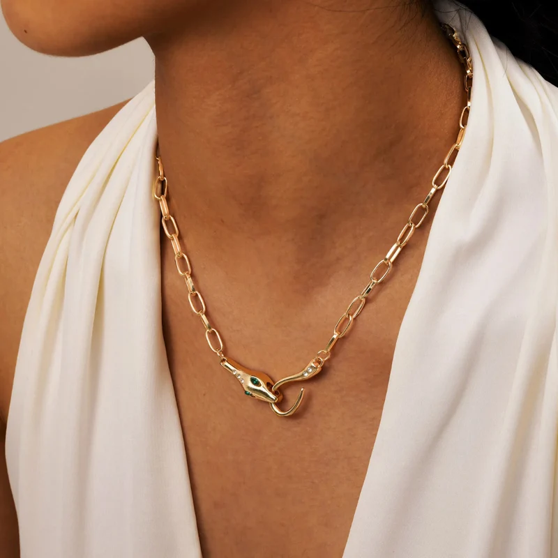 Collier Serpent Mord Queue