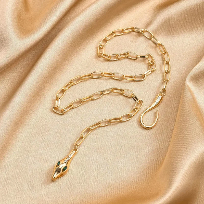 Collier Serpent Mord Queue