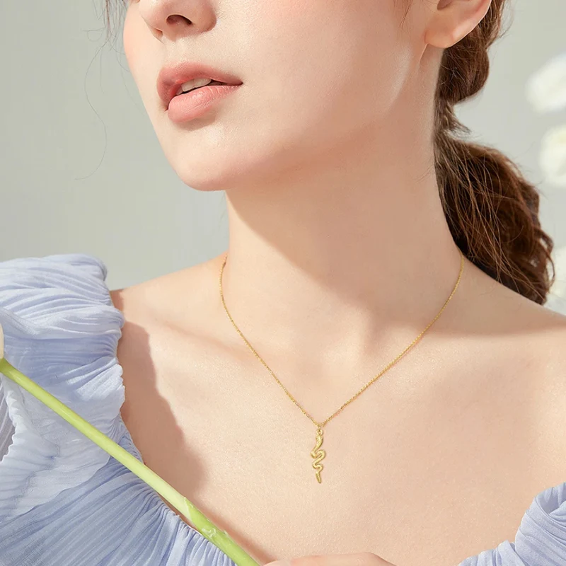 Collier Serpent Design