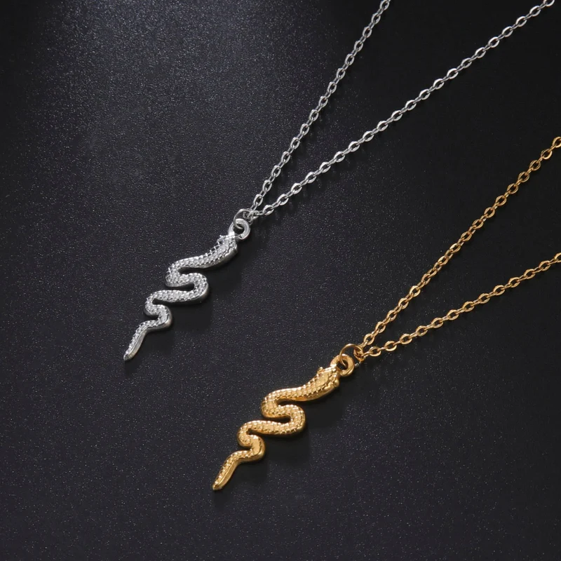 Collier Serpent Design