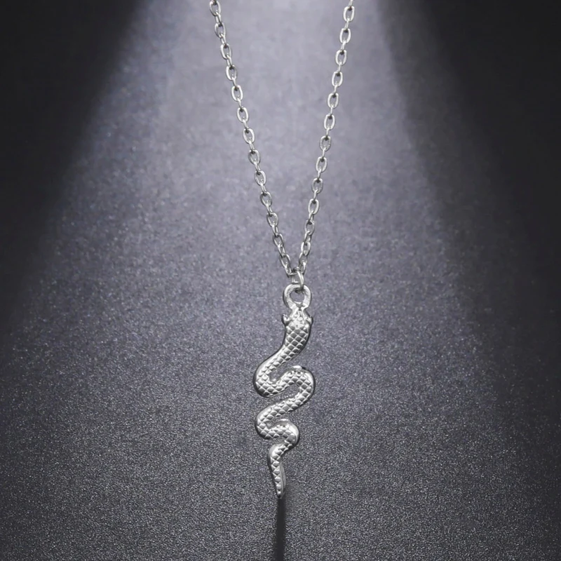 Collier Serpent Design