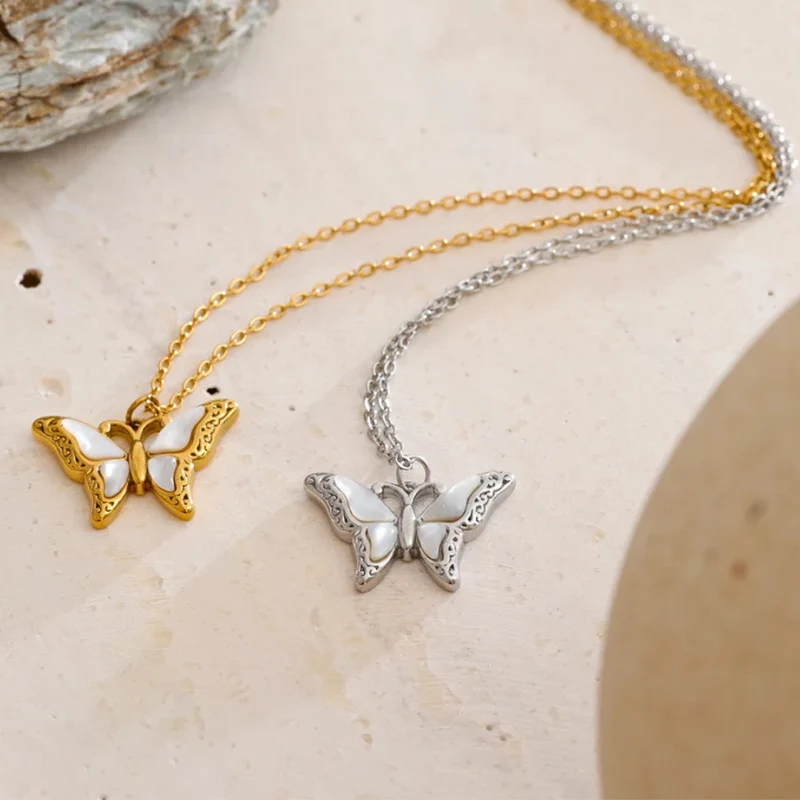 Collier Papillon et Nacre Blanc